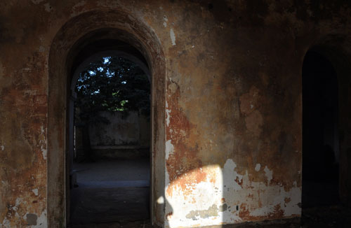 Kate Hand, Disused building, Goree